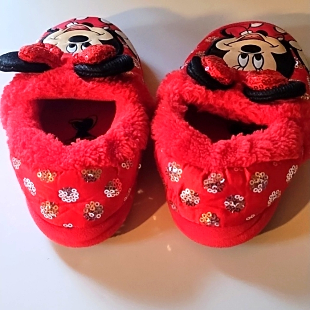 Red Minnie Mouse Slippers EUC Size Girls 11-12. - Picture 2 of 6